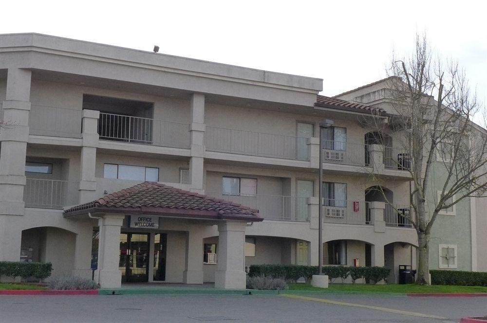 罗内特公园 罗勒尔特公园晚安旅馆酒店 外观 照片